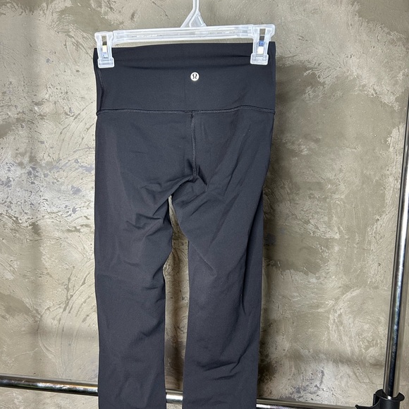 lululemon athletica Pants - Lululemon Size 4 euc wonder under